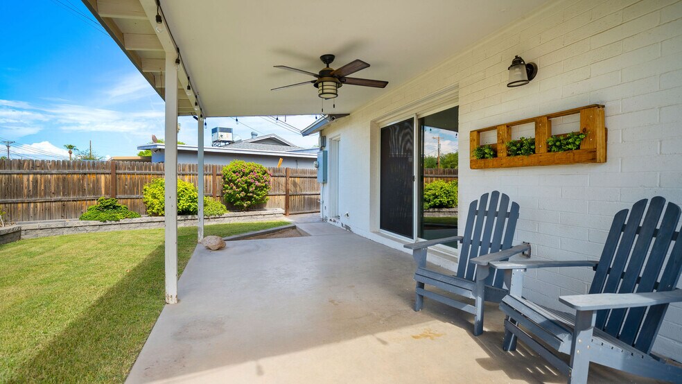 Building Photo - 8035 E Earll Dr