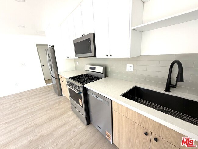Building Photo - 2106 Pisani Pl