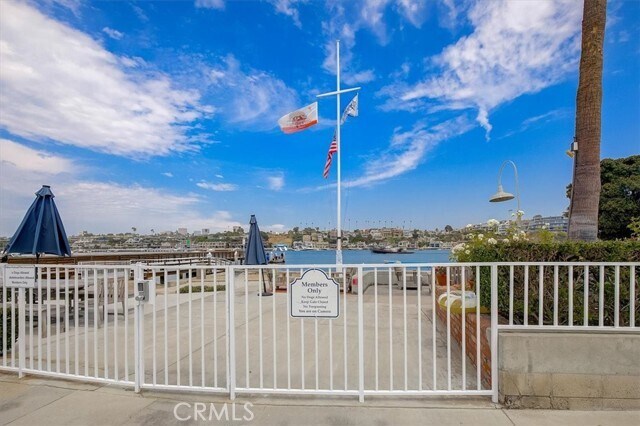 Building Photo - 2128 Miramar Dr