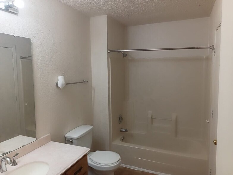 Building Photo - 1005 Westward Trails Dr