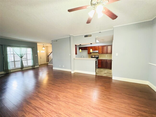 Building Photo - 7350 Kirby Dr