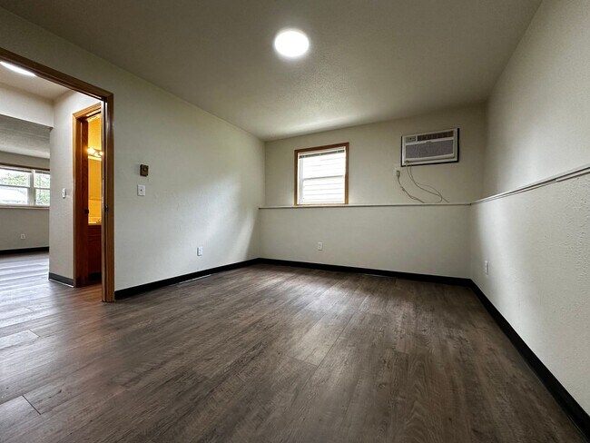 Building Photo - Regal Landing ||