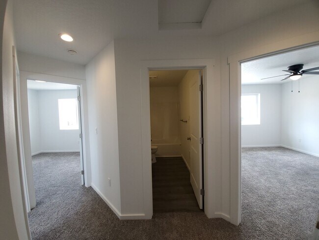 Building Photo - Newer Build