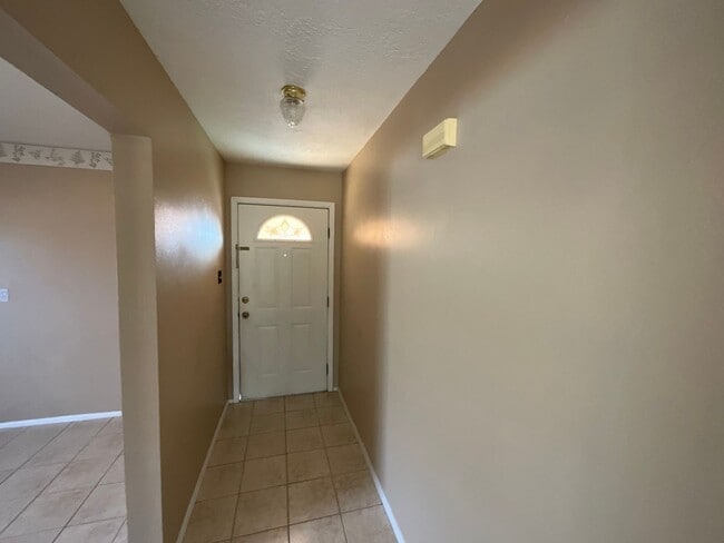 Building Photo - 4 Bedroom Single Story Home Available Near...