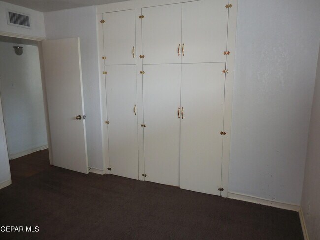Building Photo - 701 W Yandell Dr