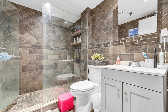 Building Photo - 535 Bloomfield St