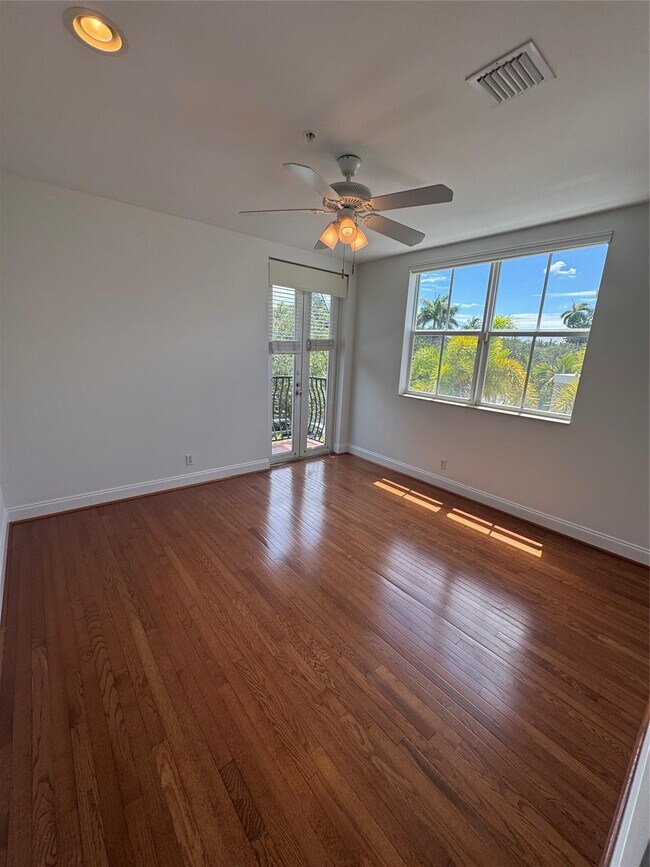 Building Photo - 2515 NE 18th St