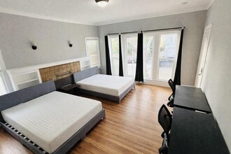 Building Photo - 2366 Virginia St