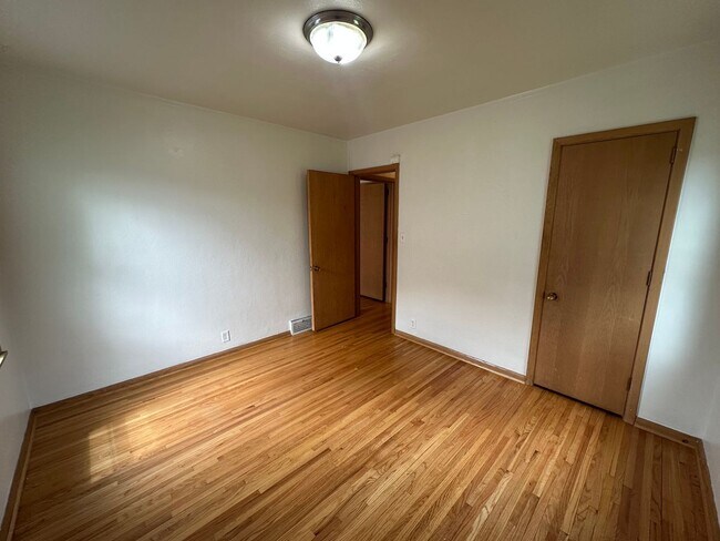 Building Photo - Beautiful Single Family Home Across from L...