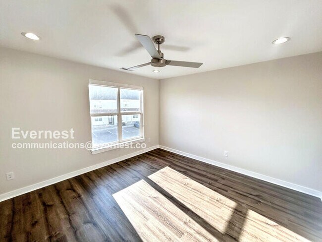 Building Photo - 208 Jeffries Wy
