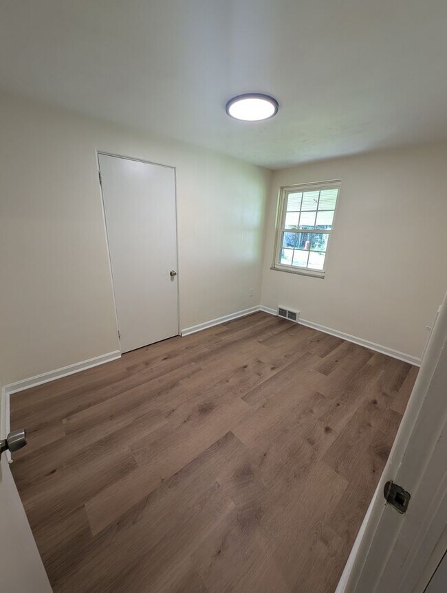 Building Photo - Newly Renovated 2Bd/2Bath Home with Bonus Room -- Available NOW!