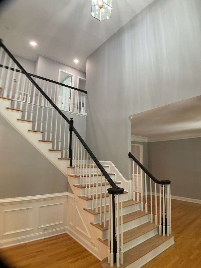 Building Photo - Absolutely Stunning Rare Rental in Hope Va...