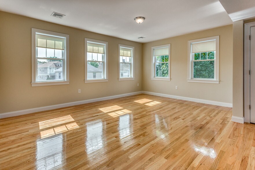 Building Photo - 249 Washington St