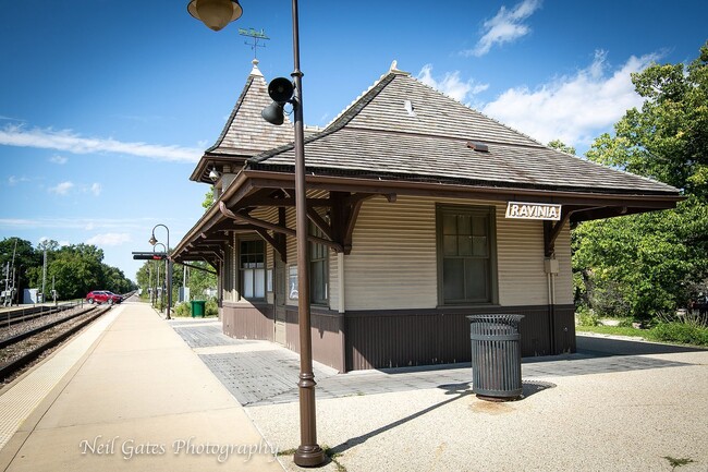 Building Photo - 690 Highland Pl