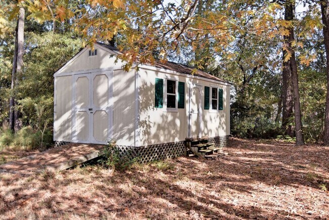 Building Photo - Updated Poquoson Home on Large Lot