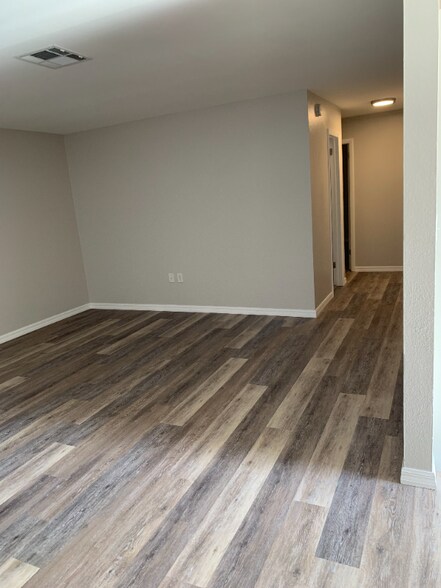 Building Photo - 1937 Collier Ave