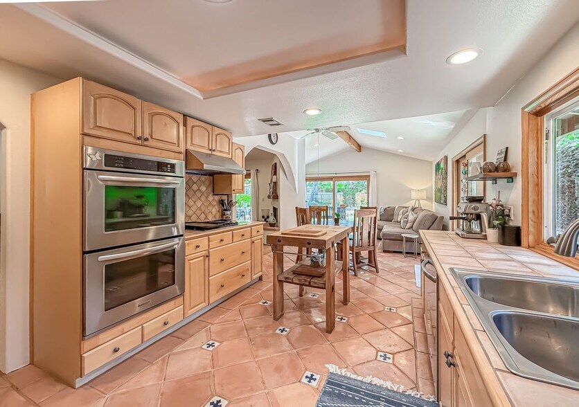 Building Photo - 2350 Leeward Cir