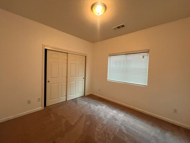 Building Photo - 2340 Catavee Ave