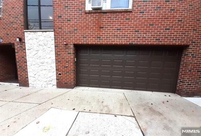 Building Photo - 116 71st St