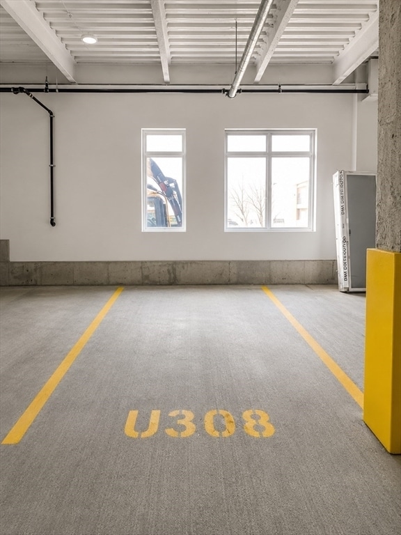 Building Photo - 60 Cross St E