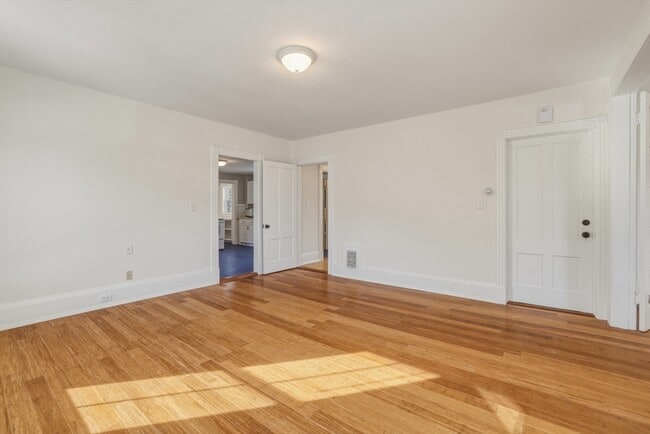 Building Photo - 105 Nonotuck St