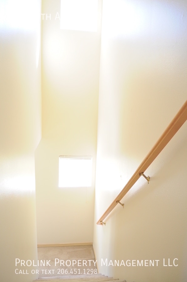 Building Photo - 4337 9th Ave NE