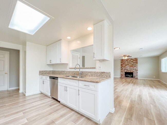 Building Photo - Santa Ana - Gorgeous Interior Remodel 4 be...