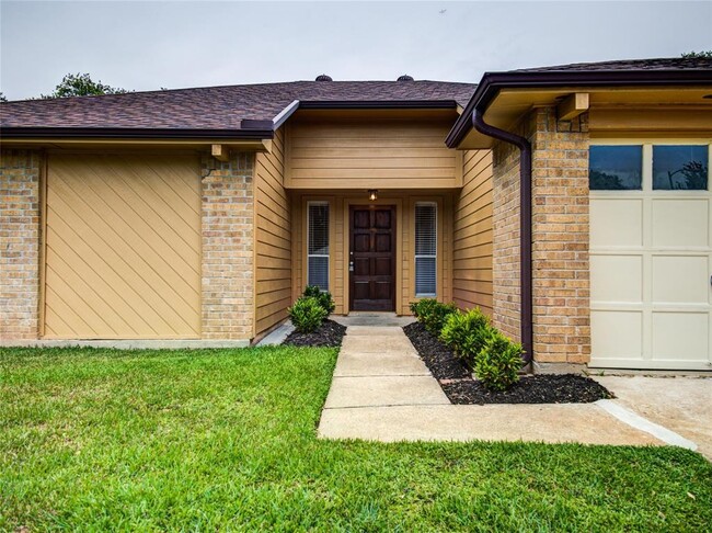 Building Photo - 6727 Harpers Dr