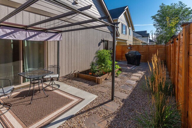 Building Photo - Newly Built Spacious Home, Fully Equipped Kitchen, Garage Included