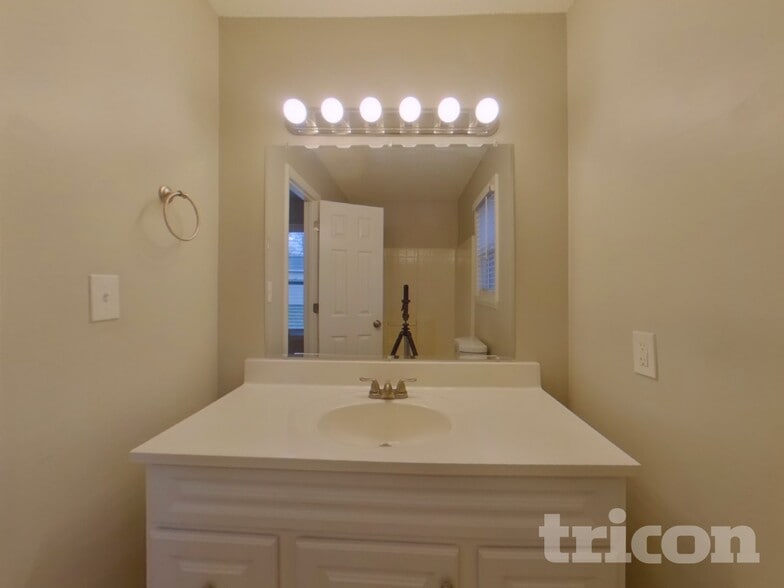 Building Photo - 6027 Running Deer Rd