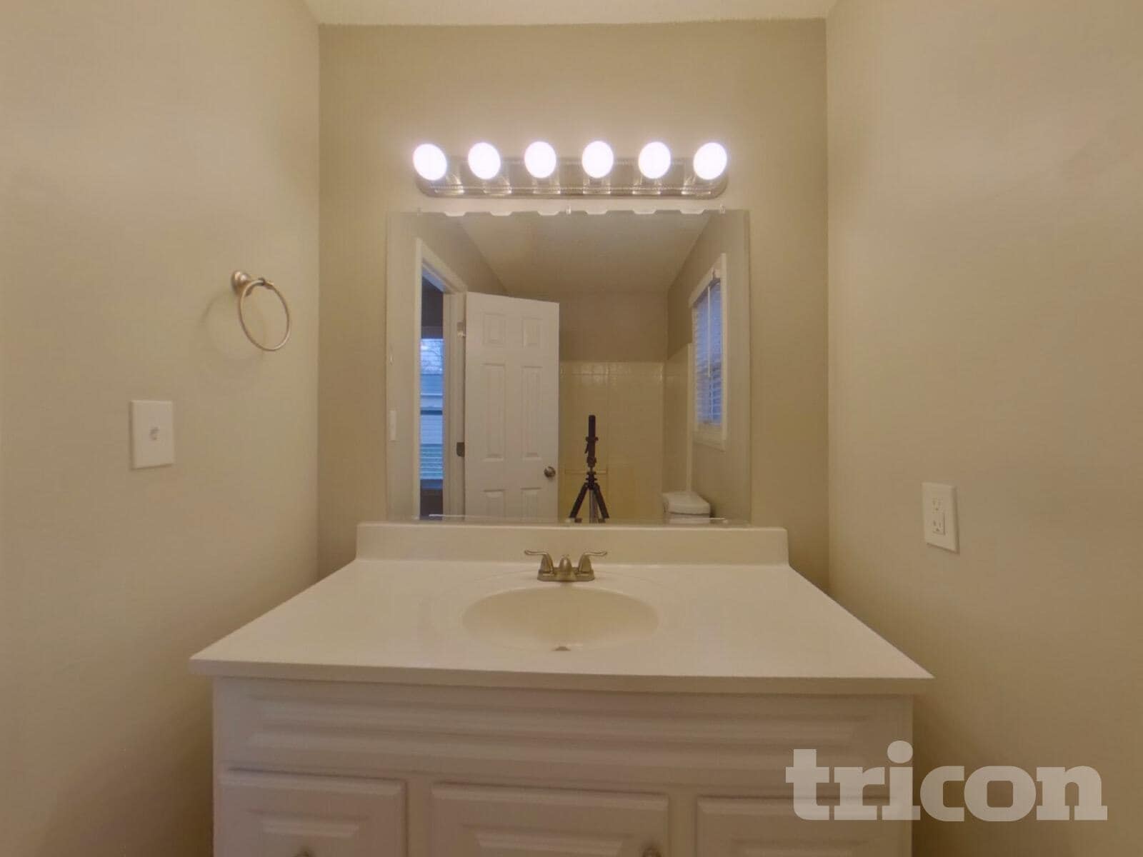 Building Photo - 6027 Running Deer Rd