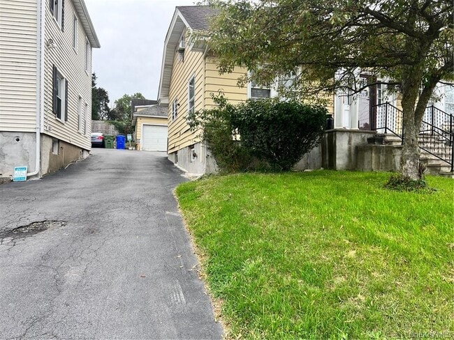 Building Photo - 65 Monhagen Ave