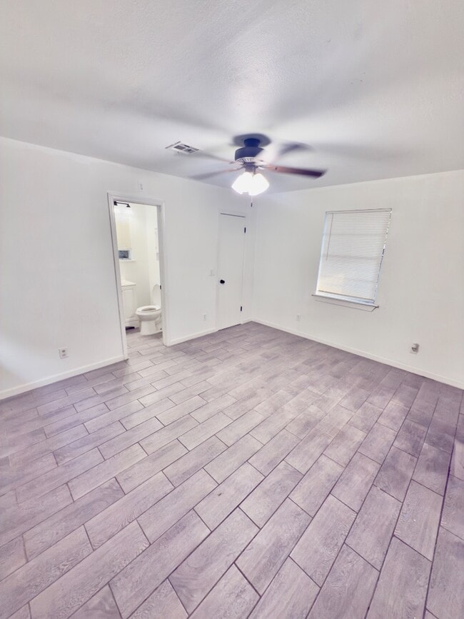 Building Photo - 4312 Meadowpark Dr