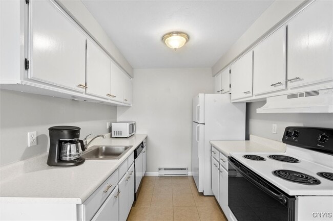 Building Photo - 576 Village Blvd N