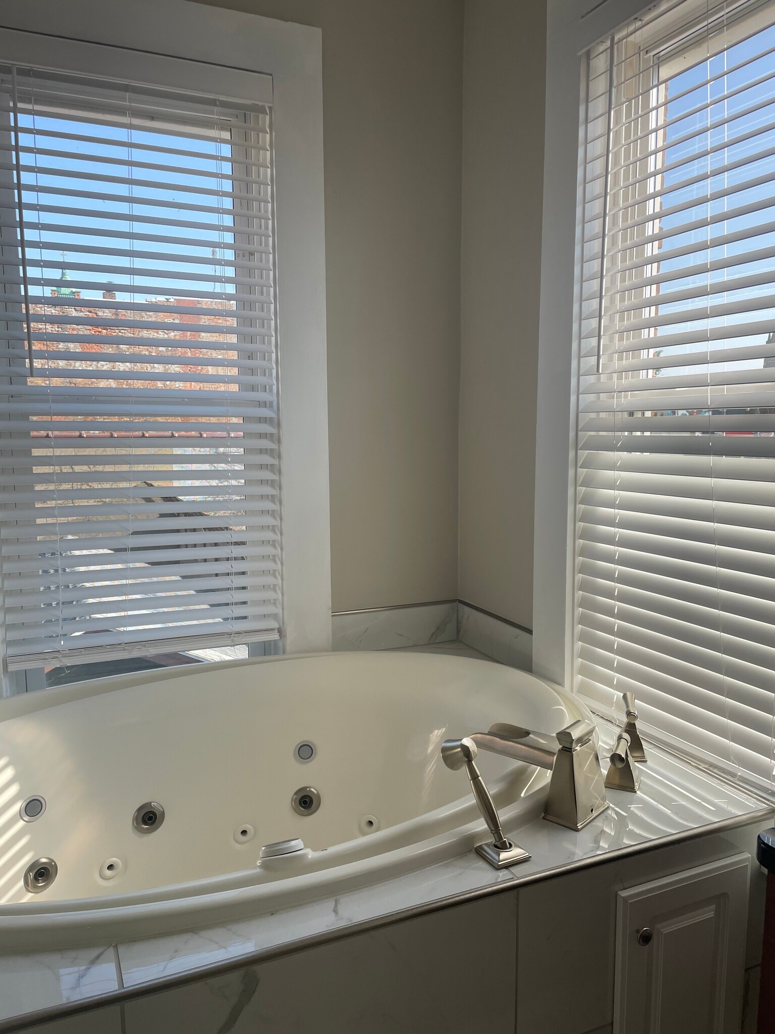 Jacuzzi tub - 107 W 13th St