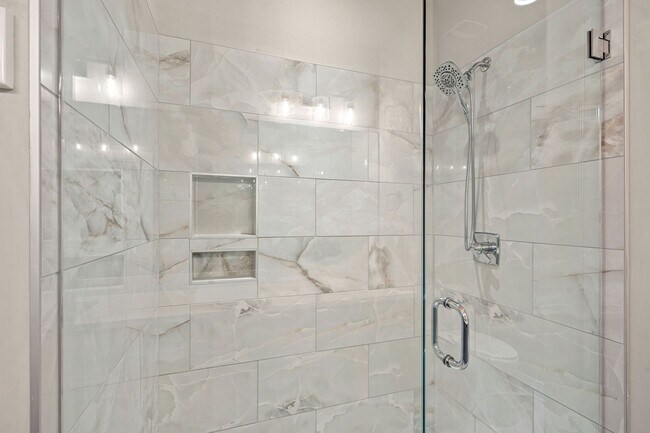 Building Photo - Like New Townhome Ready for Immediate Move-In!!! Bryant Park in West End