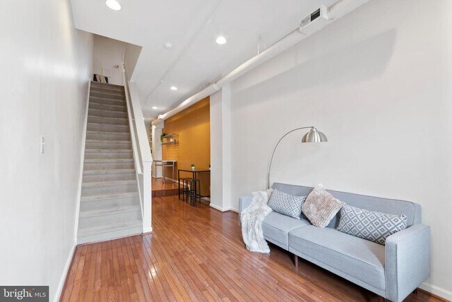 Building Photo - 104 N 2nd St