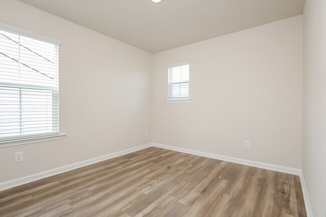 Building Photo - 260 Parkwood Vista Way