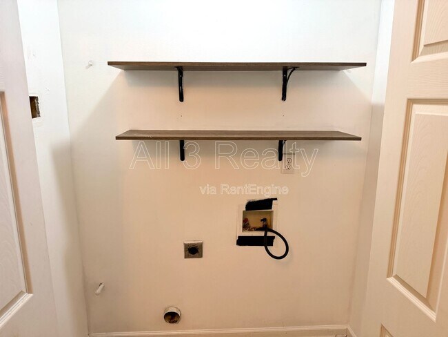 Building Photo - 11166 Knotty Pine Pl