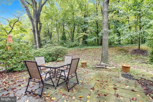 Building Photo - 1132 Valley Dr