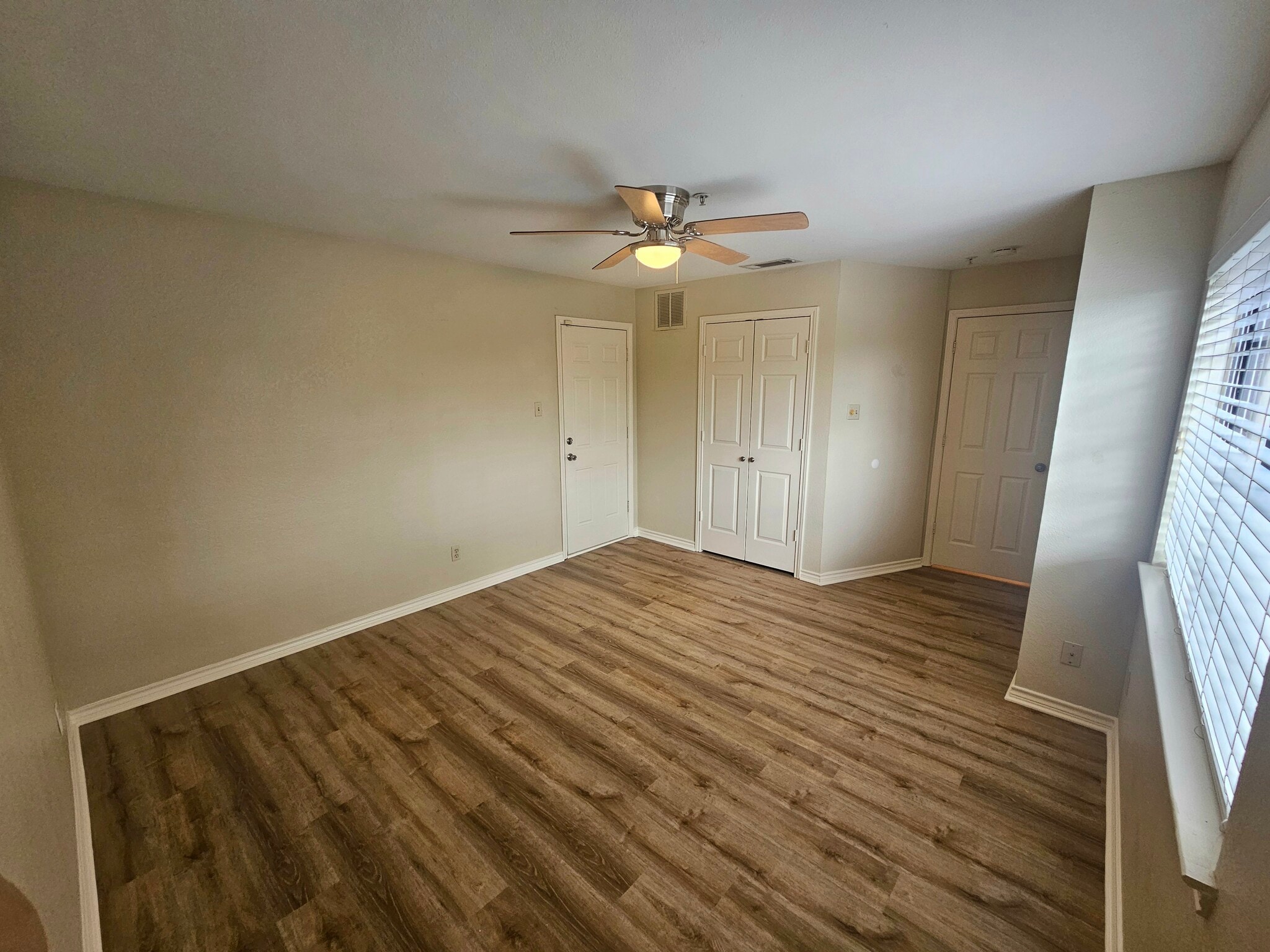 Building Photo - 6004 Auburndale Ave