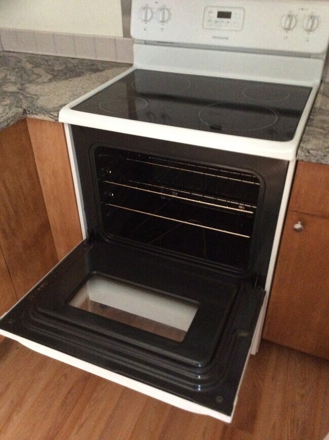 Building Photo - 175 Elliot St