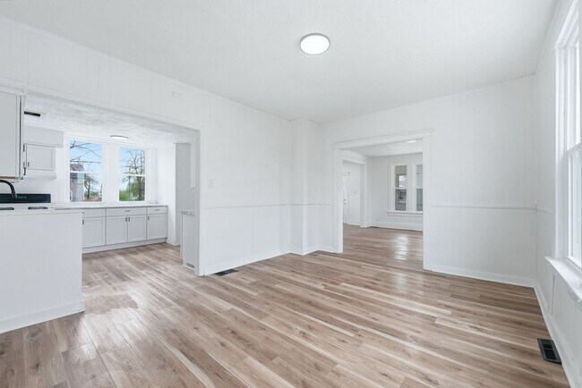 Building Photo - Charming 3BR with Garage & Updates