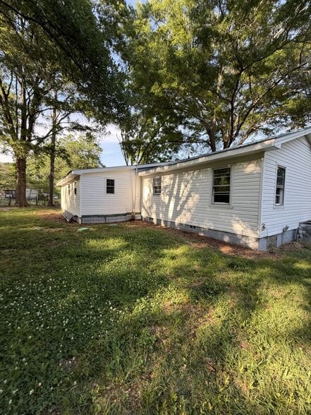 Building Photo - 156 Silver Cir