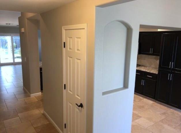 Building Photo - 524 W Russell Ave