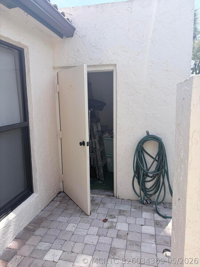 Building Photo - 3072 Inglewood Terrace