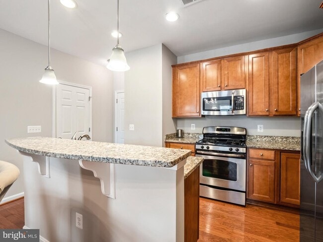 Building Photo - 43889 Centergate Dr