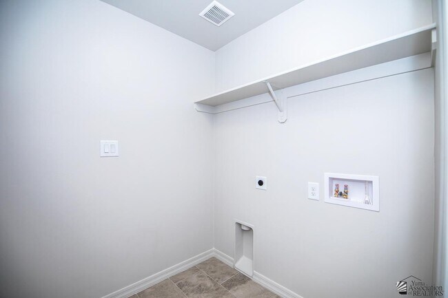 Building Photo - 12527 E 49th Dr