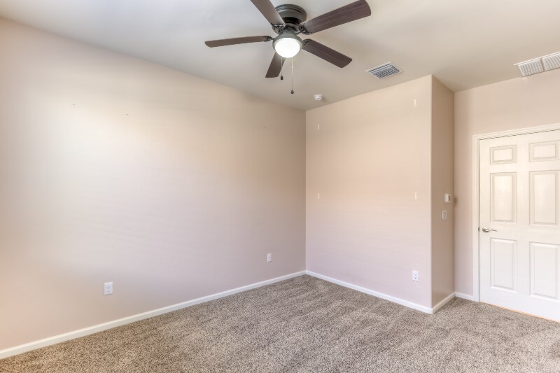 Building Photo - 8291 E Magee Hill Loop