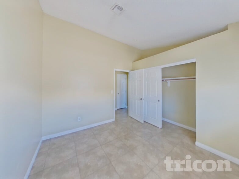 Building Photo - 2232 Ladue Dr